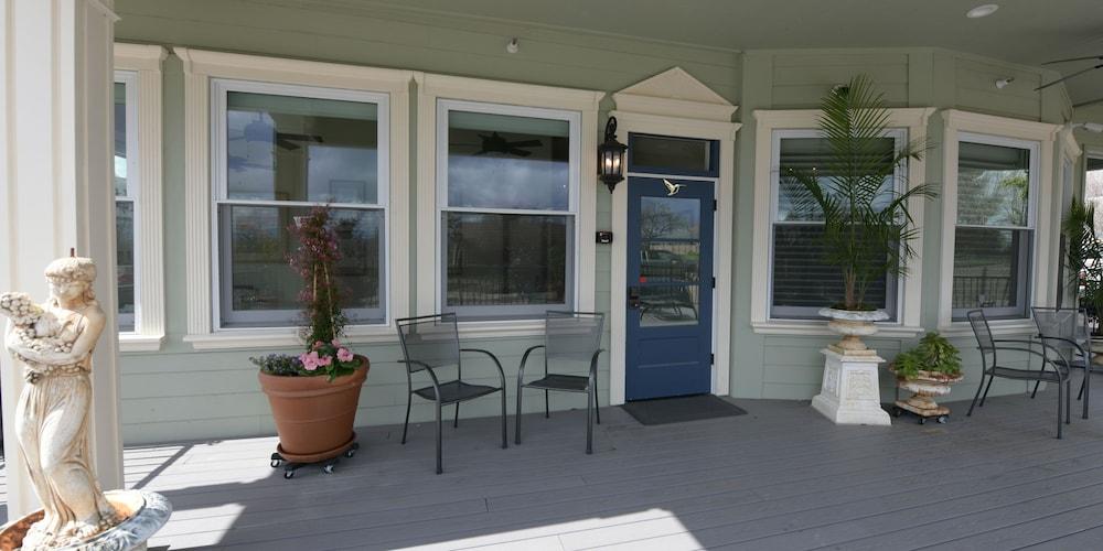 Hummingbird House photo 7