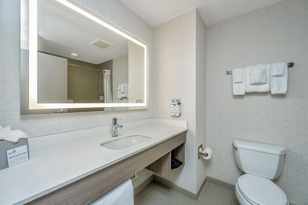 Holiday Inn Express & Suites Charleston Arpt-Conv Ctr Area photo 60