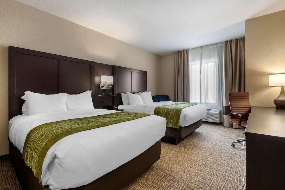 Comfort Inn & Suites Cedar Rapids CID Eastern Iowa Airport photo 17