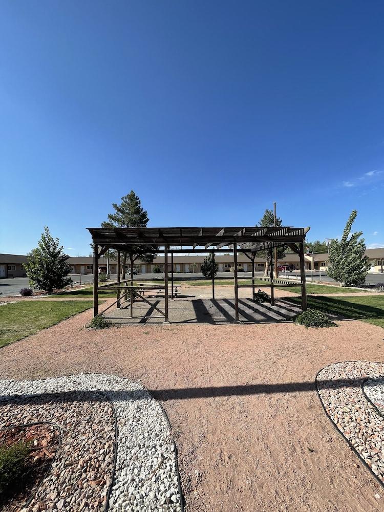 Four Corners Inn photo 11