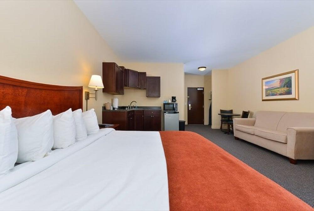 Blue Spruce Inn photo 31