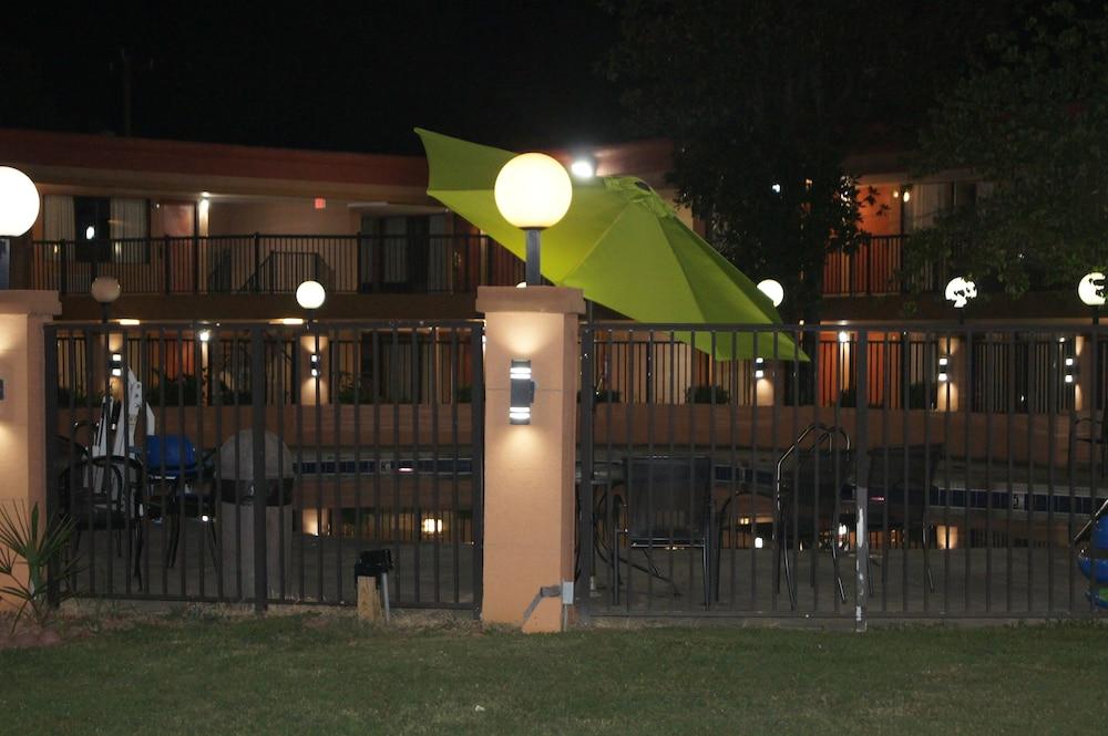 Royal Inn photo 60