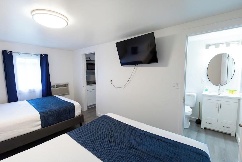 Anchor Bay Inn and Suites photo 10