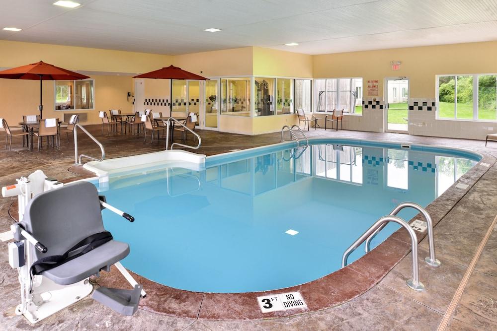 Red Roof Inn Sandusky - Milan photo 22
