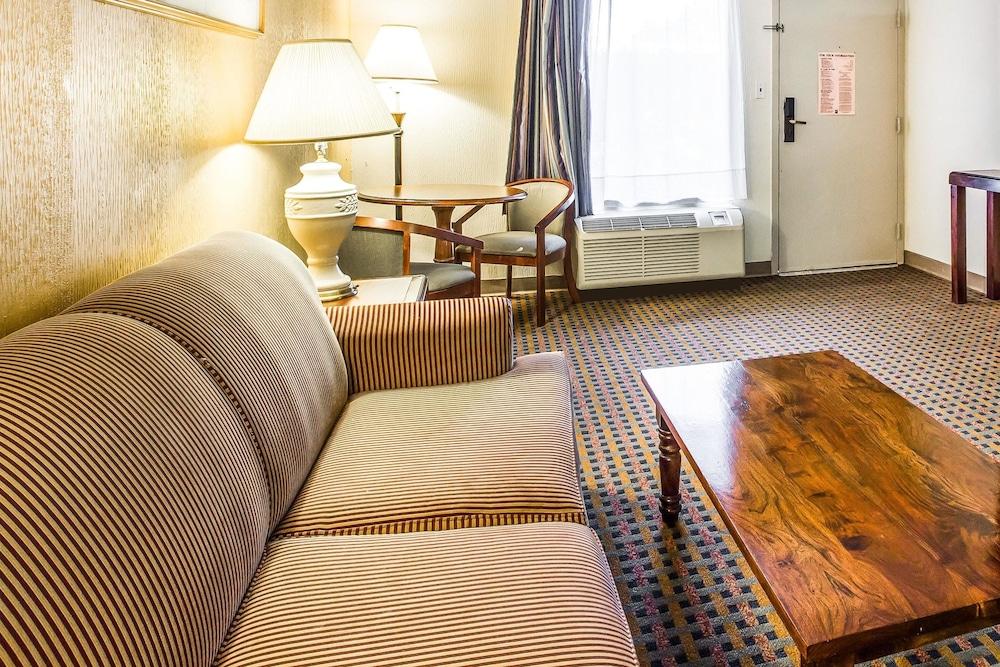 Rodeway Inn & Suites Carrollton photo 21