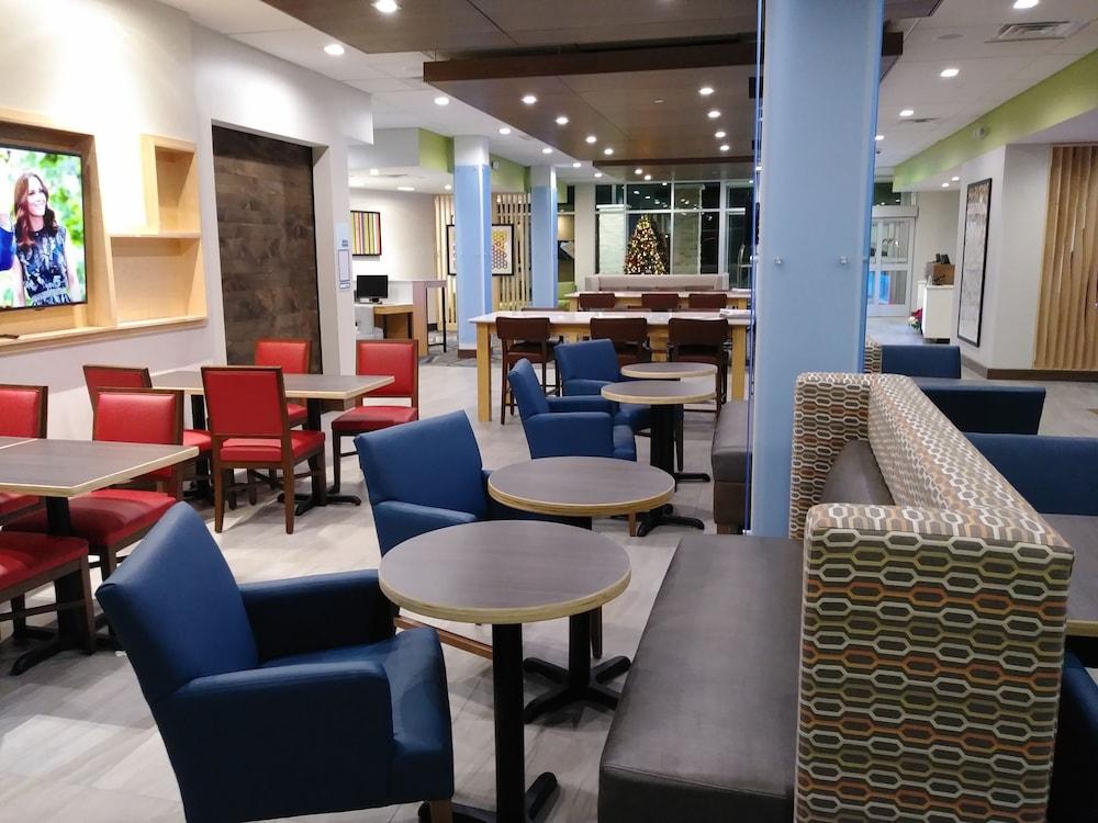 Holiday Inn Express & Suites Dallas Northeast - Arboretum by IHG photo 8