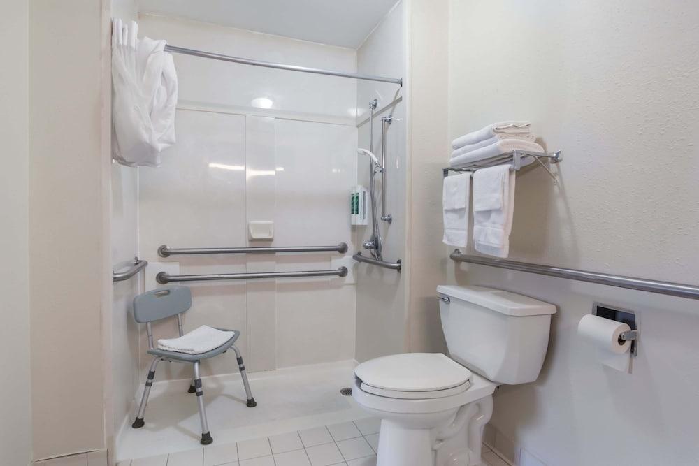 1 Life Studio and Suites photo 23