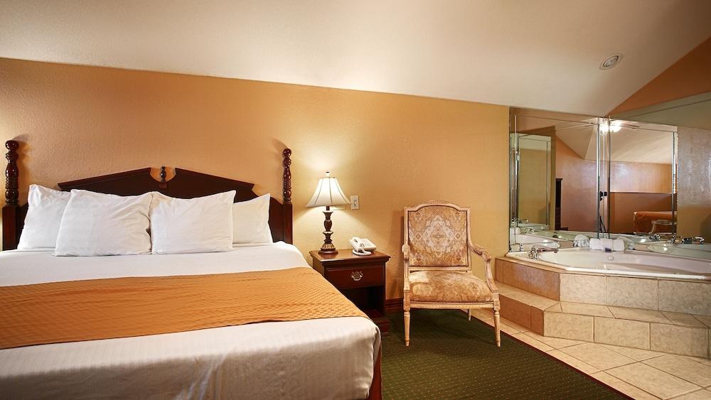 Quality Inn & Suites Carthage near Precious Moments Chapel photo 11