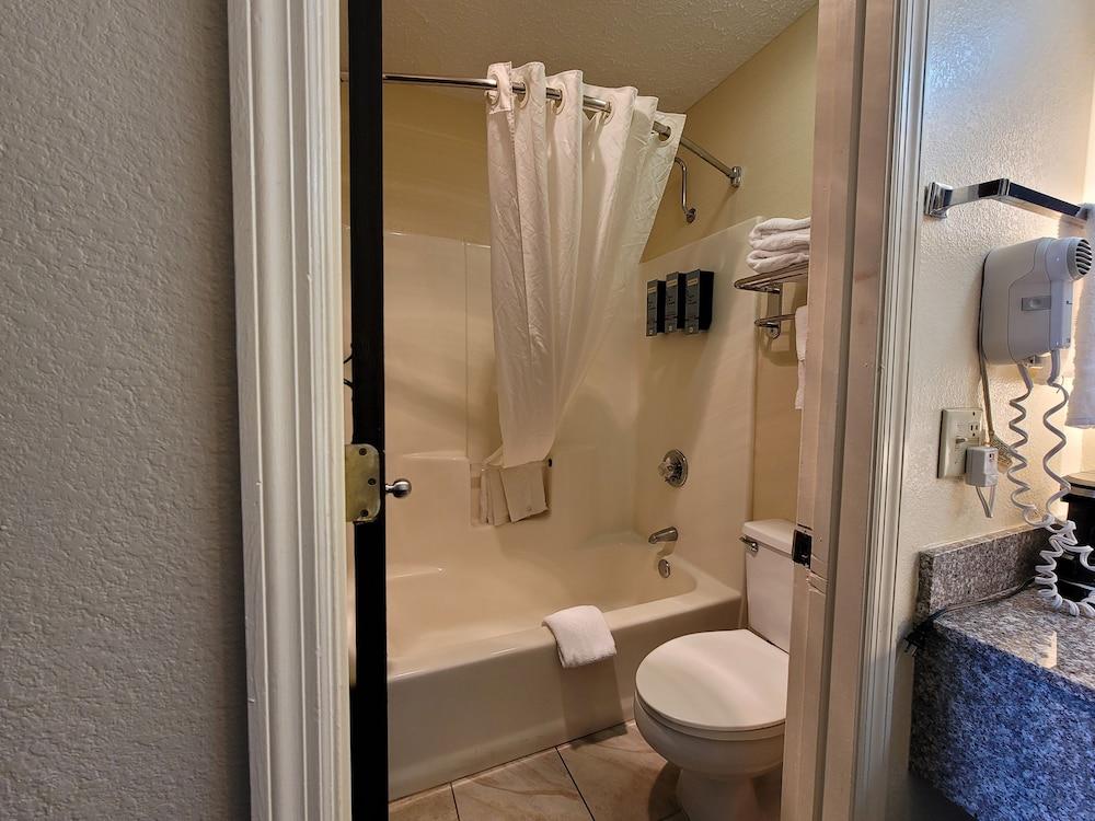Quality Inn Ashburn photo 29