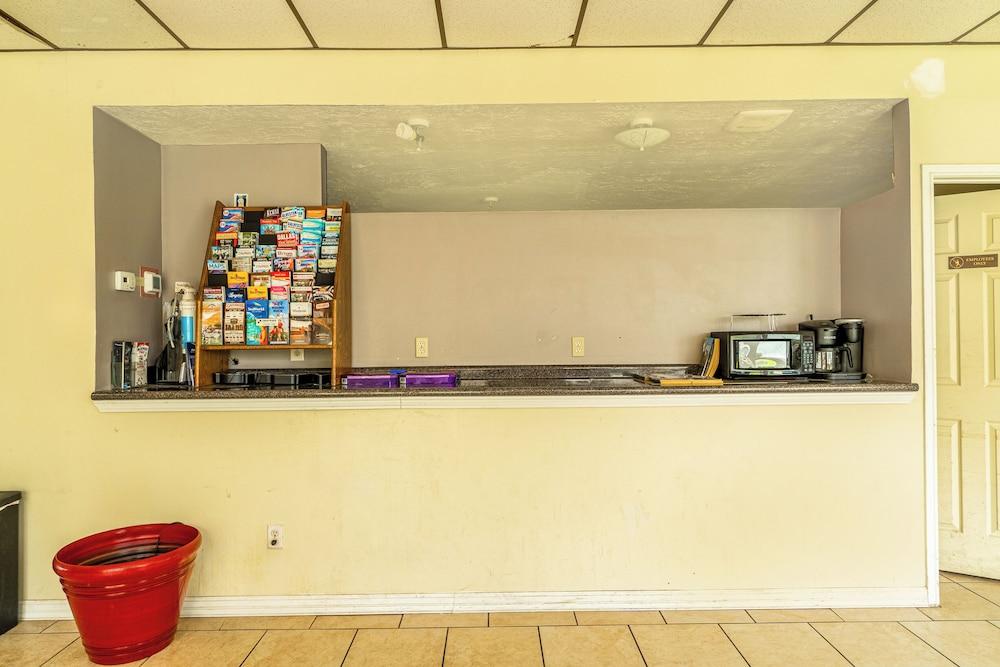 Economy Inn By OYO Livingston TX Hwy 59 photo 18