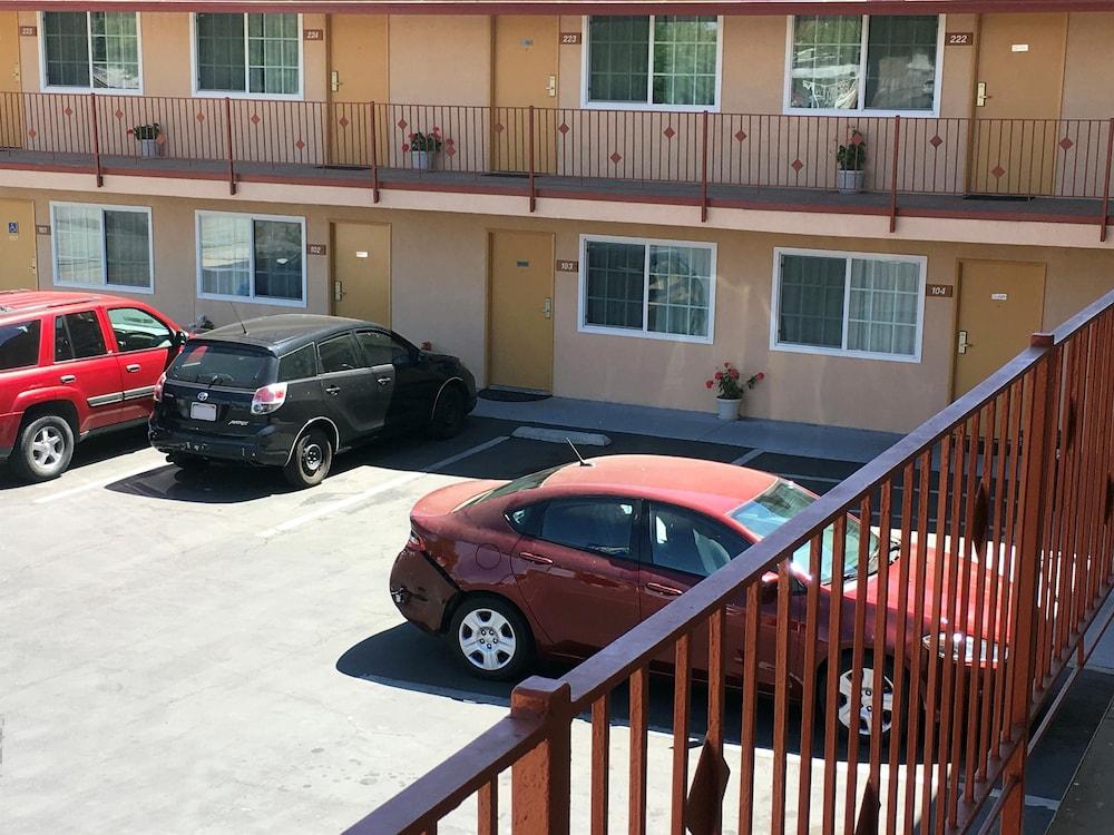 Americas Best Value Inn Beaumont, CA photo 12