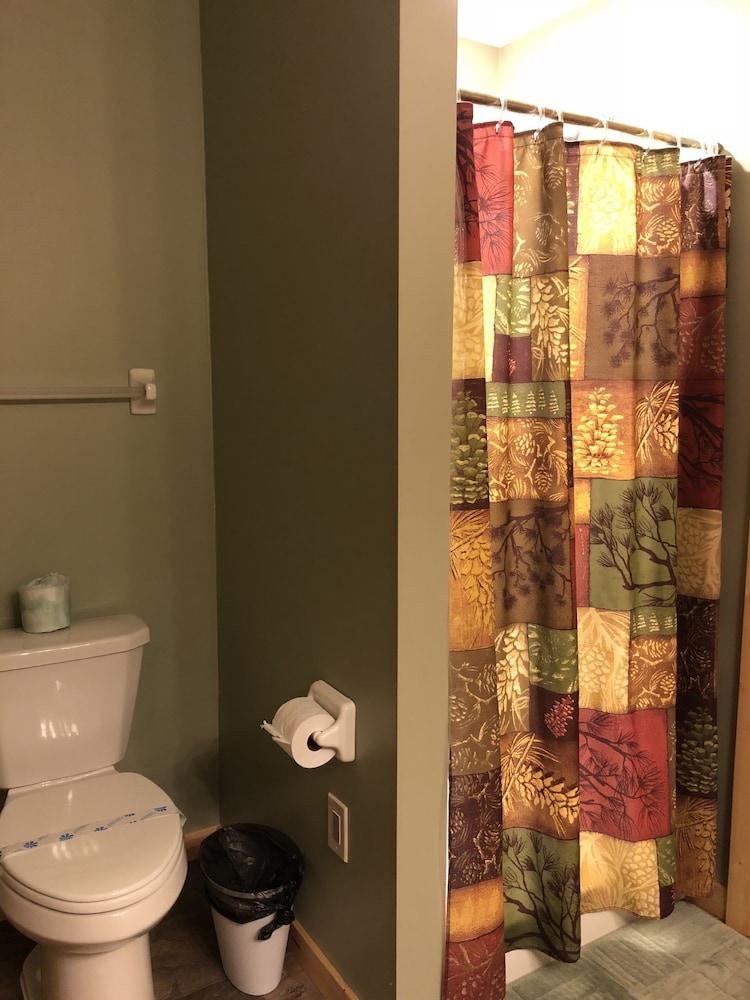 Sportsman's Lodge photo 22