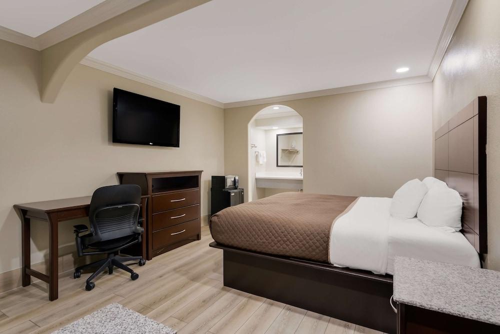 Americas Best Value Inn Houston Heights at I-45 photo 20