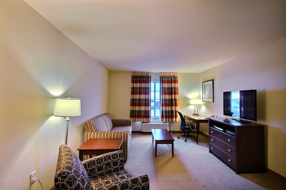 AmericInn by Wyndham Oshkosh photo 10