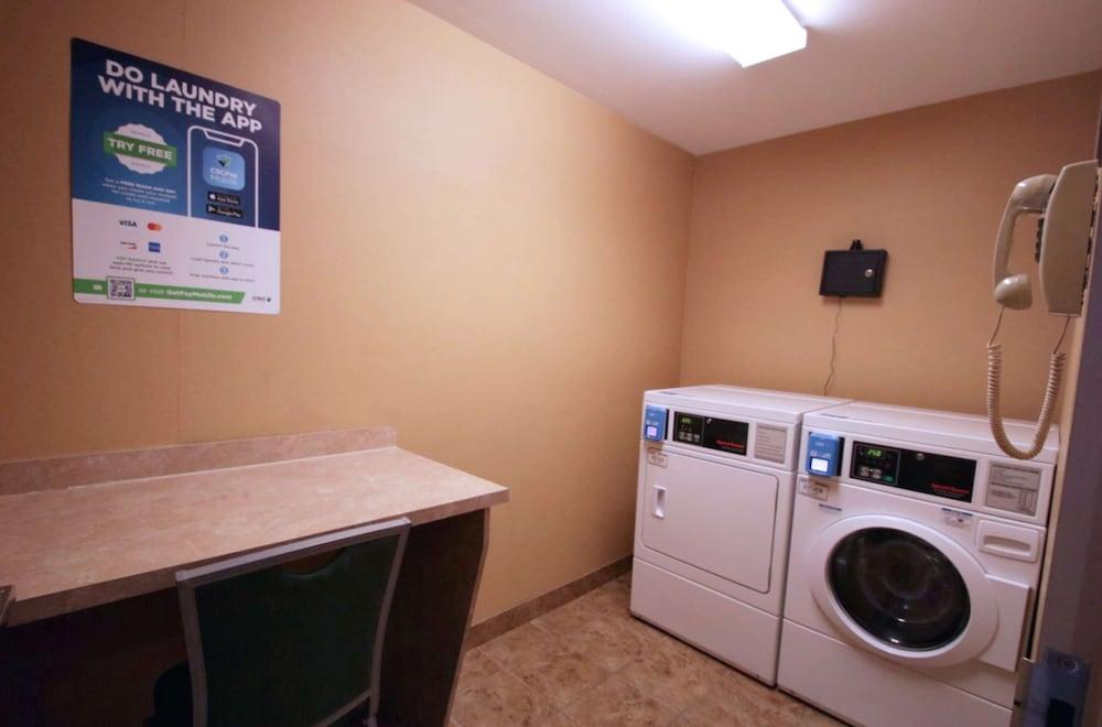 Hampton Inn & Suites Jacksonville - Beach Blvd/Mayo Clinic photo 43
