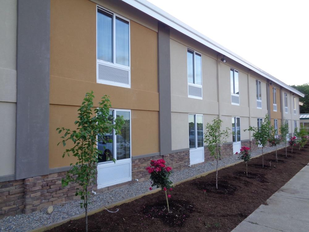 Plymouth Bay Inn and Suites photo 21
