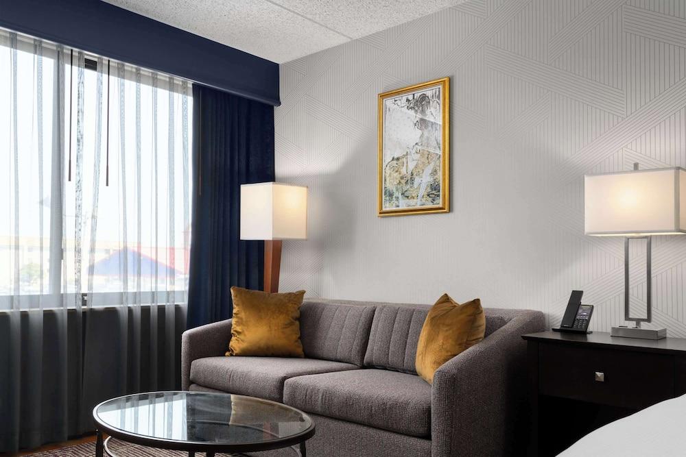 DoubleTree by Hilton Hartford - Bradley Airport photo 9