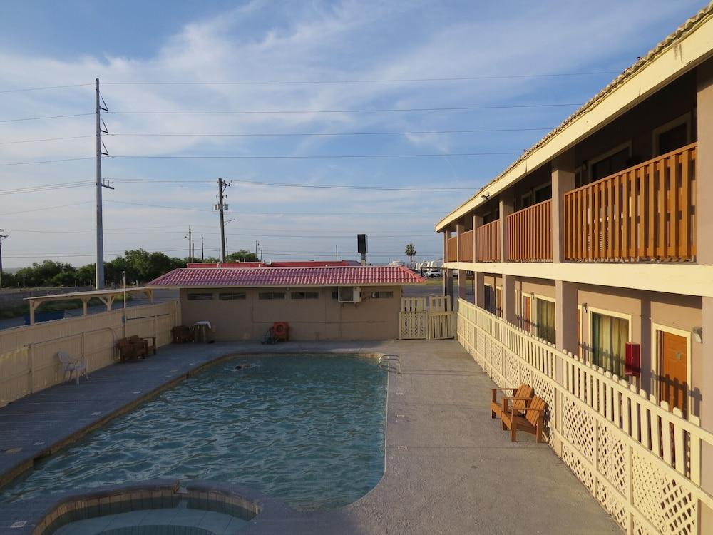 Executive Inn and Suites photo 41