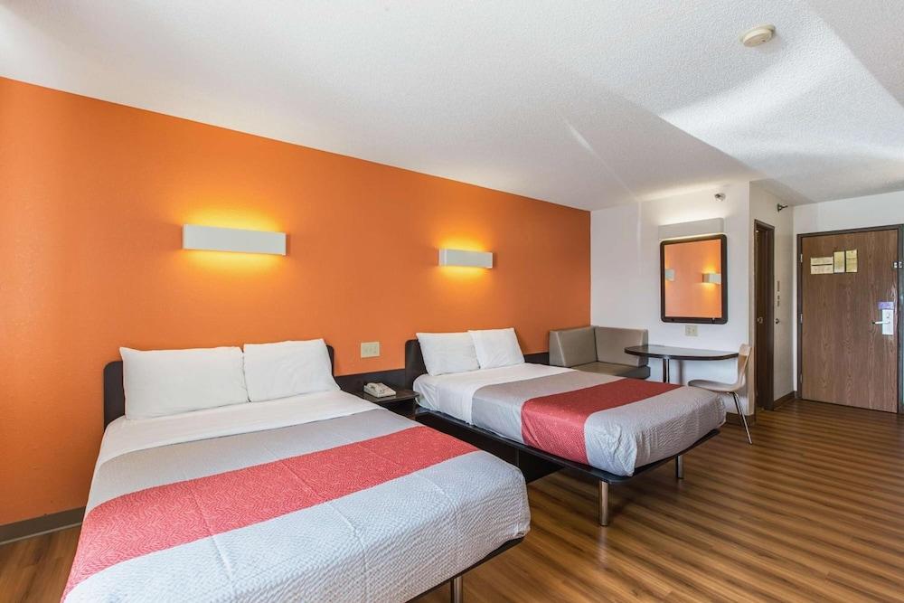Motel 6 Omaha, NE photo 5