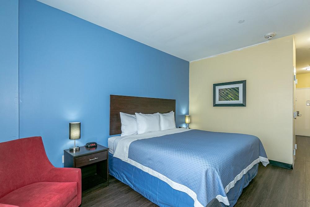 Ozone Inn & Suites photo 23
