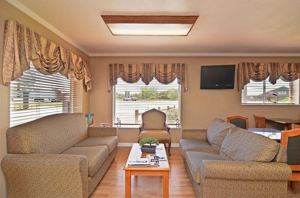 Americas Best Value Inn Stephenville photo 2