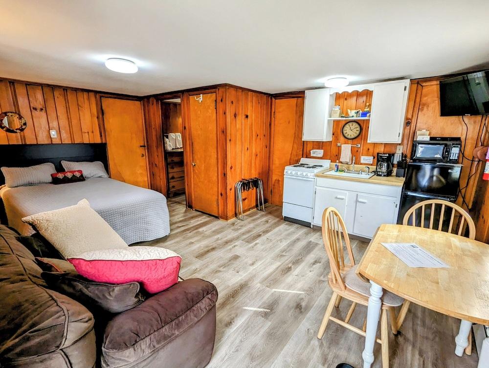 Riverside Motel photo 25