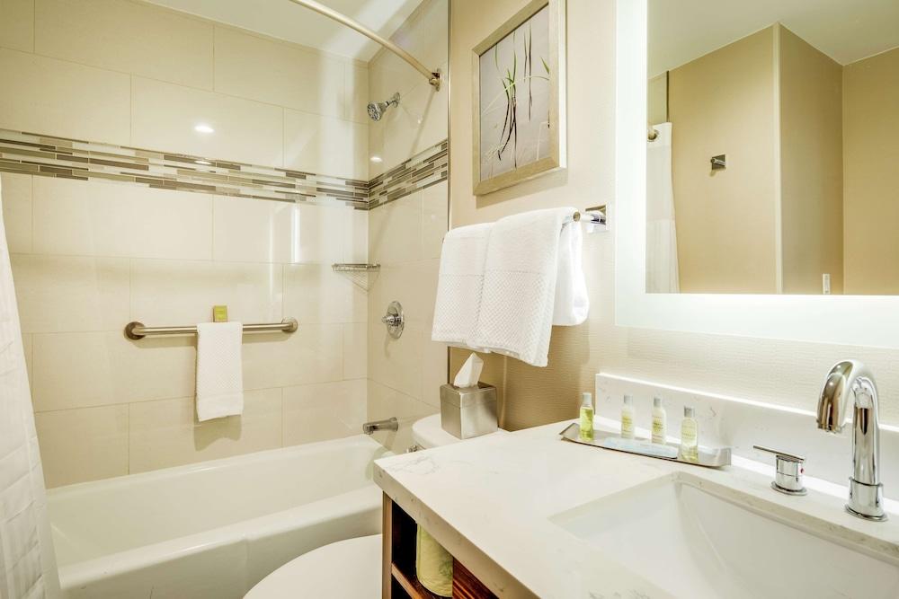 DoubleTree by Hilton Huntington photo 24