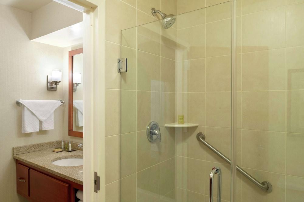DoubleTree Suites by Hilton Hotel Mt. Laurel photo 29
