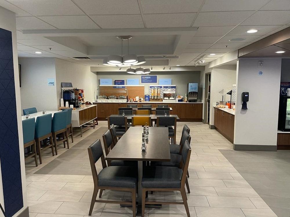 Holiday Inn Express & Suites Ft. Lauderdale N - Exec Airport by IHG photo 50