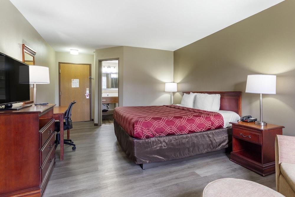 Econo Lodge Inn & Suites Dickson photo 20