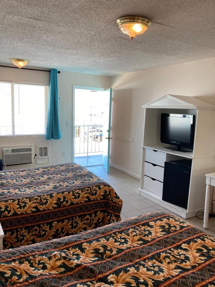 Surfside Motel photo 11