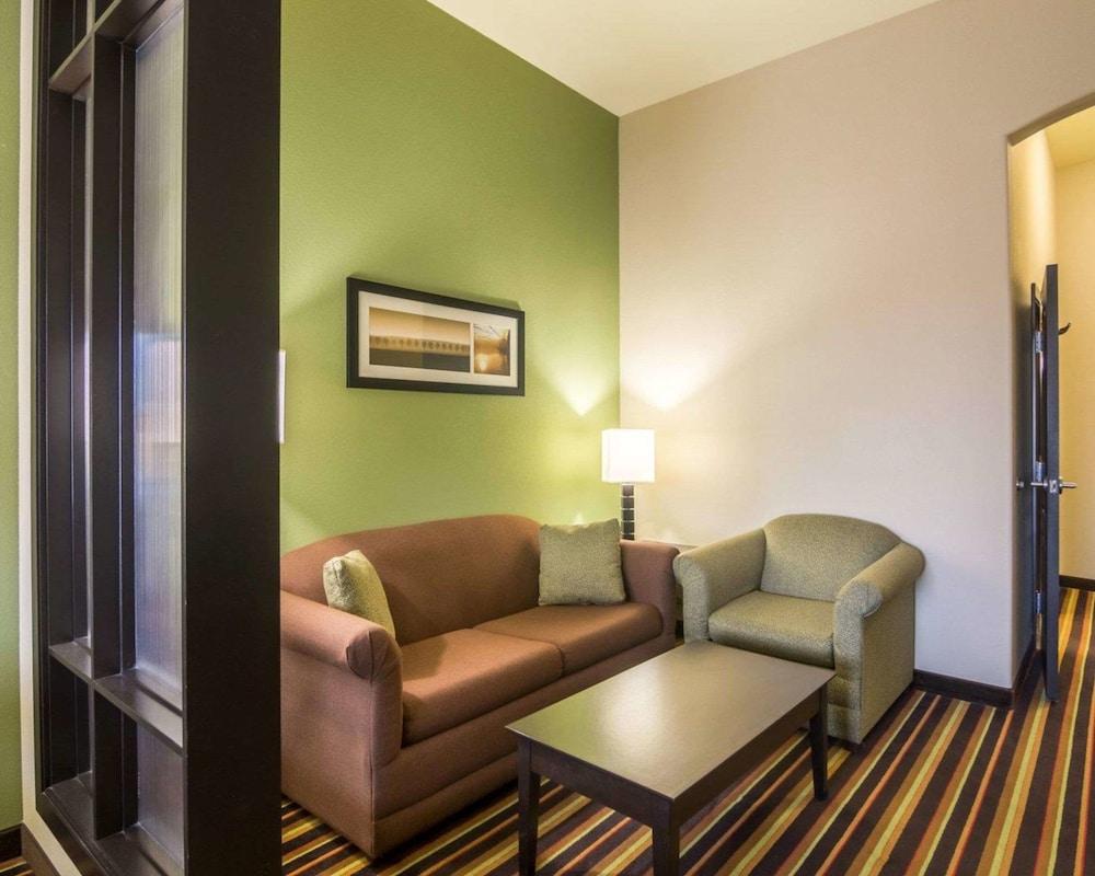 Spark by Hilton Amarillo Western Plaza photo 18