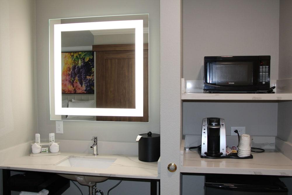 La Quinta Inn & Suites by Wyndham Yakima Downtown photo 38