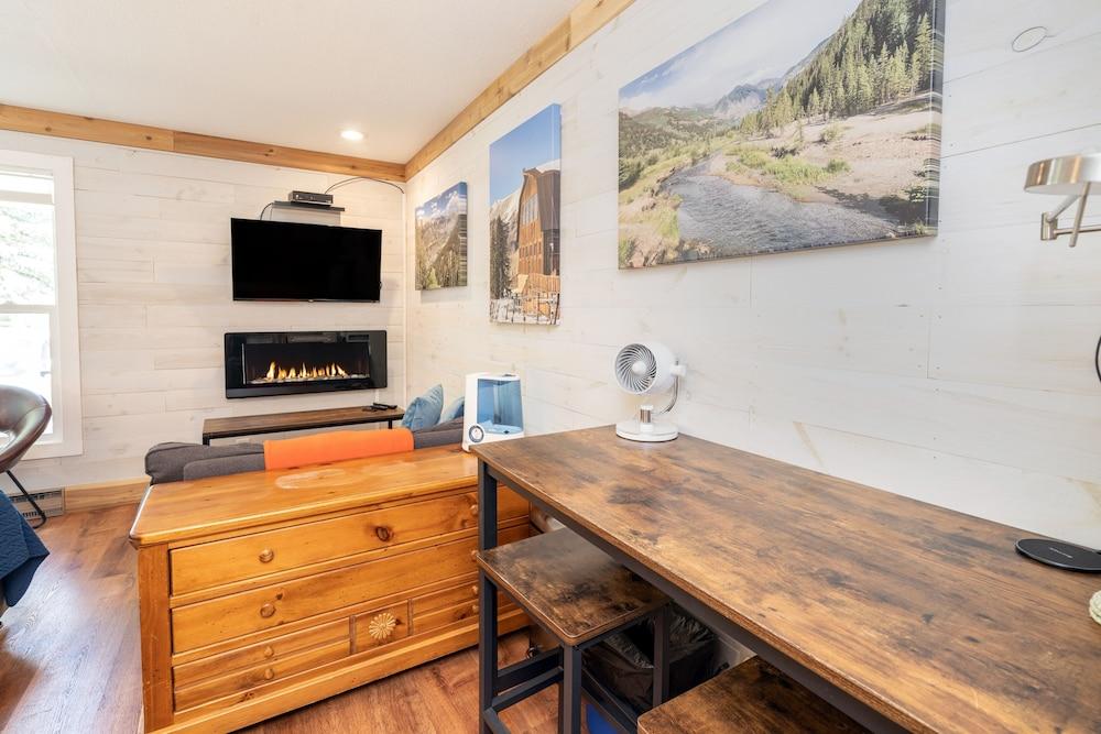 Mountainside Inn 310 1 Bedroom Hotel Room by Alpine Lodging Telluride photo 5