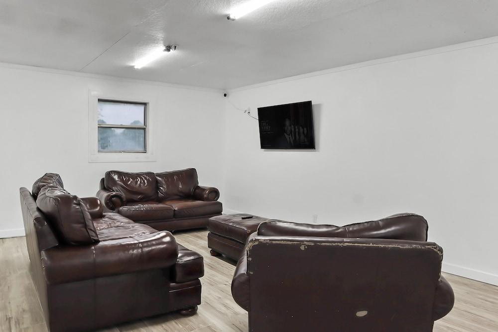 Mathis Motel photo 29