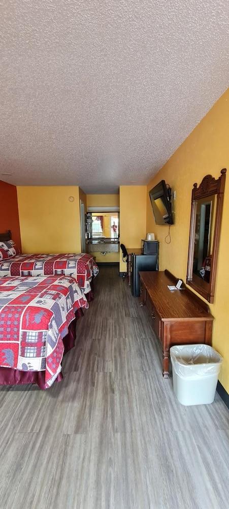 Chaparral Motel photo 22