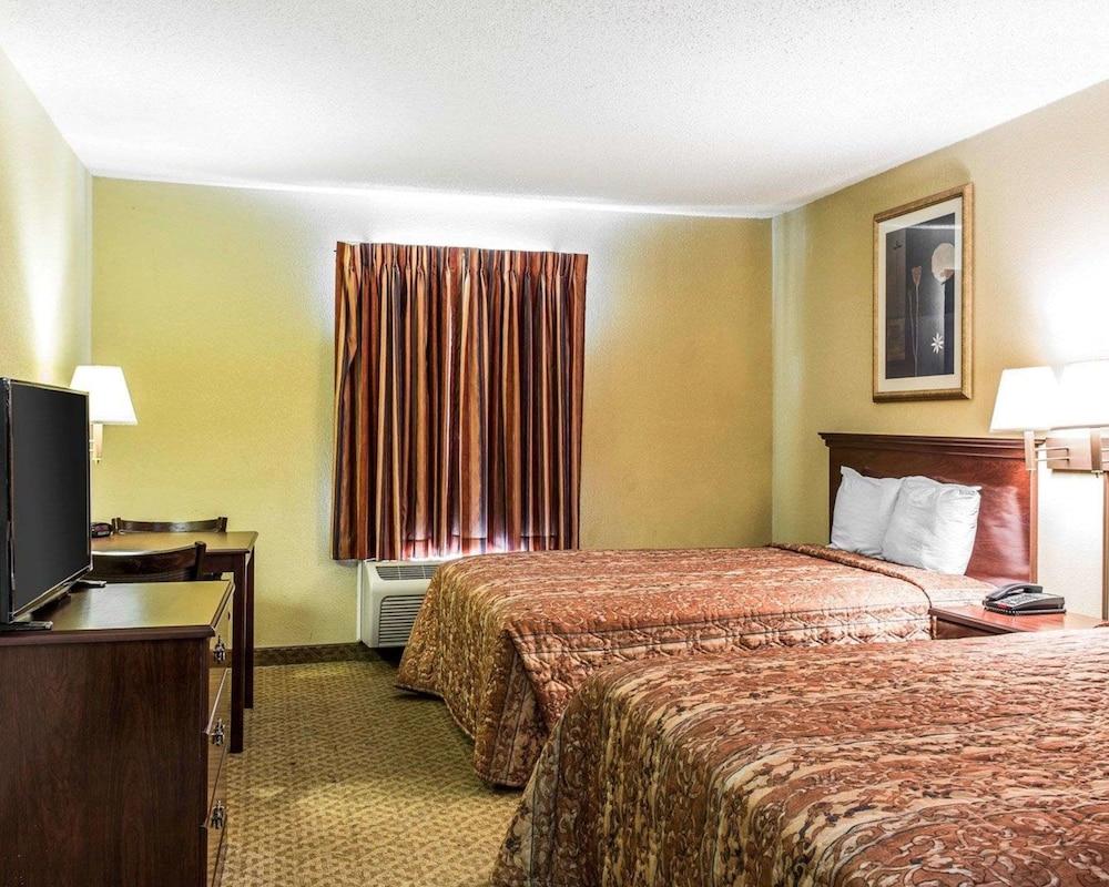 Country Hearth Inn & Suites photo 18
