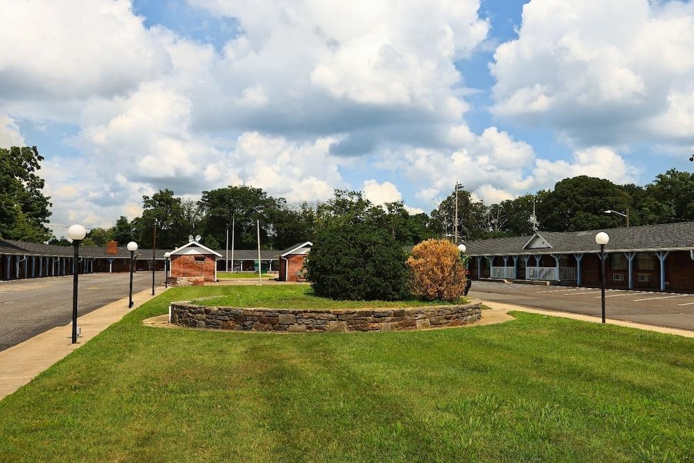 Budget Inn and Suites photo 11