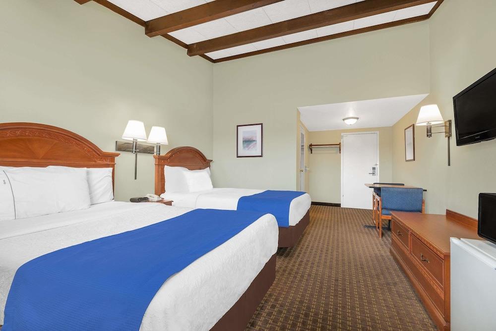 Travelodge by Wyndham Lima OH photo 18