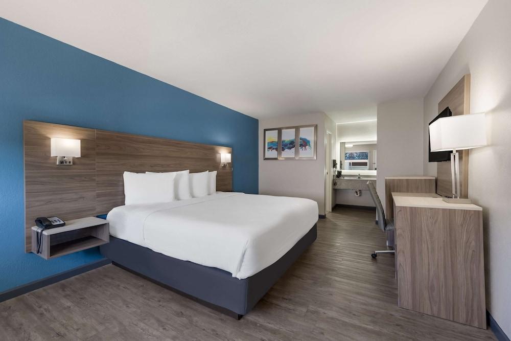 SureStay Hotel by Best Western Spring North Houston photo 10