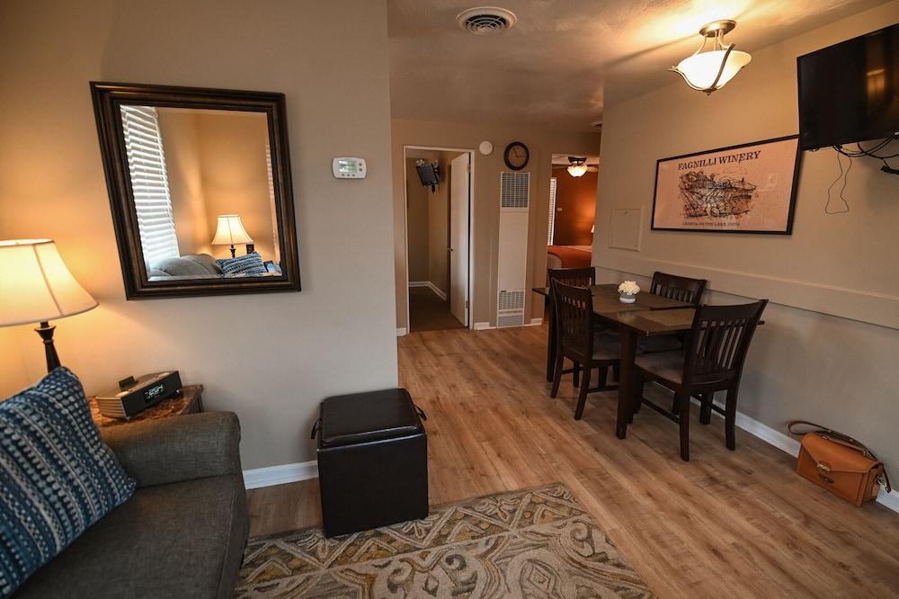 The Lakehouse Inn photo 14