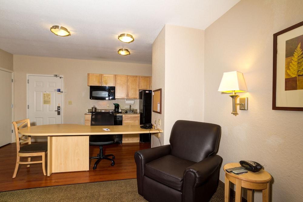 Candlewood Suites Ft Myers I-75 by IHG photo 18