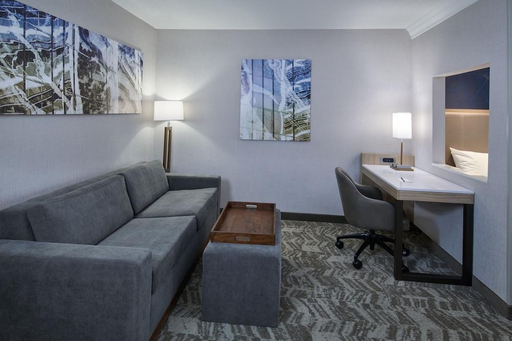 SpringHill Suites Detroit Southfield photo 10