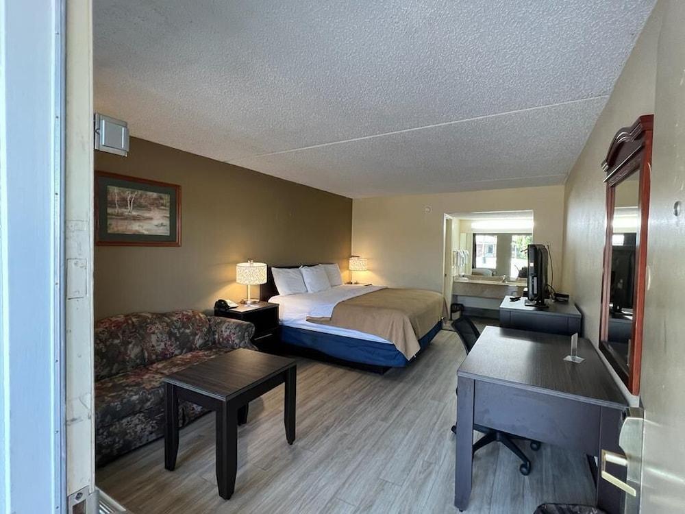 Rodeway Inn Walterboro I-95 photo 17