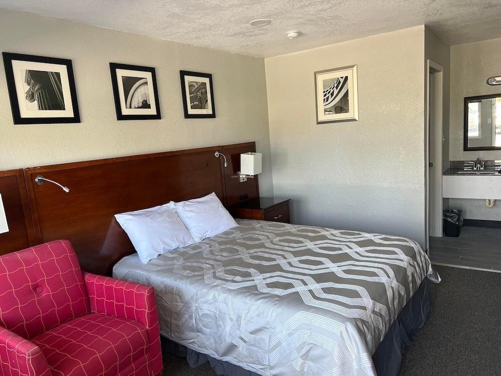 Maple Tree Inn photo 6