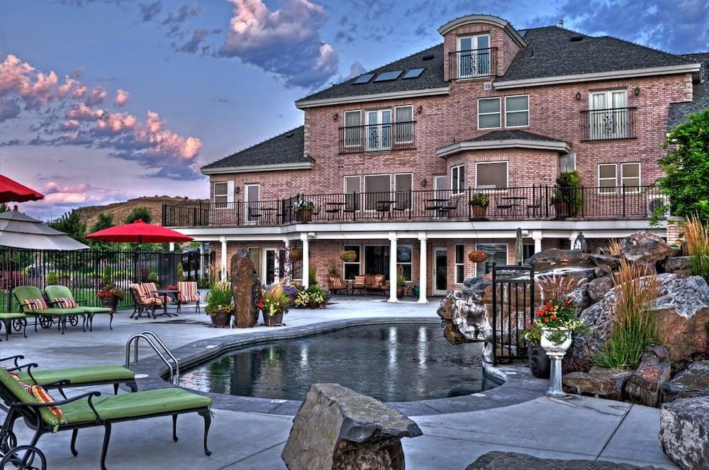Cameo Heights Mansion photo 38