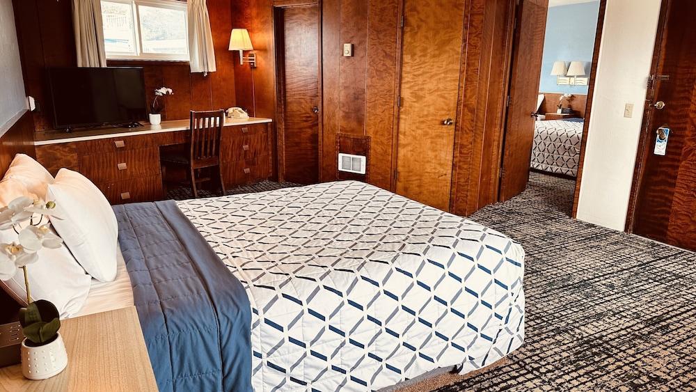 Curly Redwood Lodge photo 31
