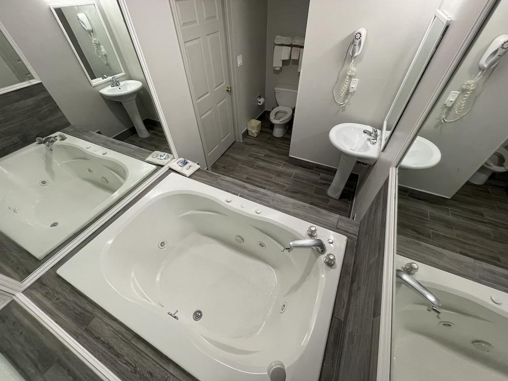 Embassy Inn photo 17