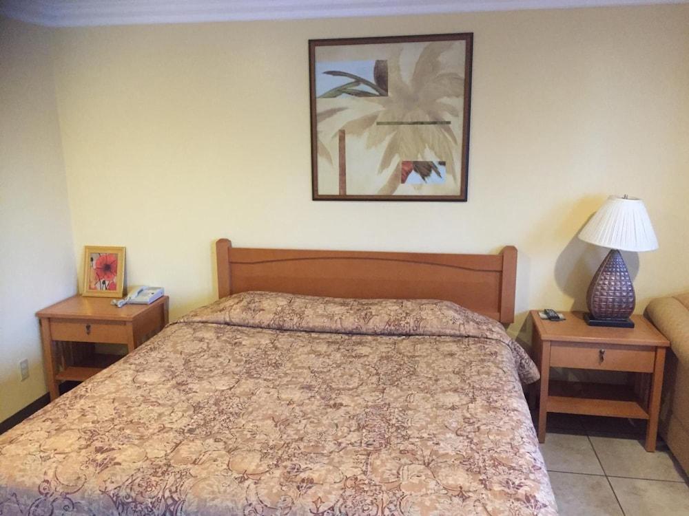 Bayshore Inn Motel photo 12