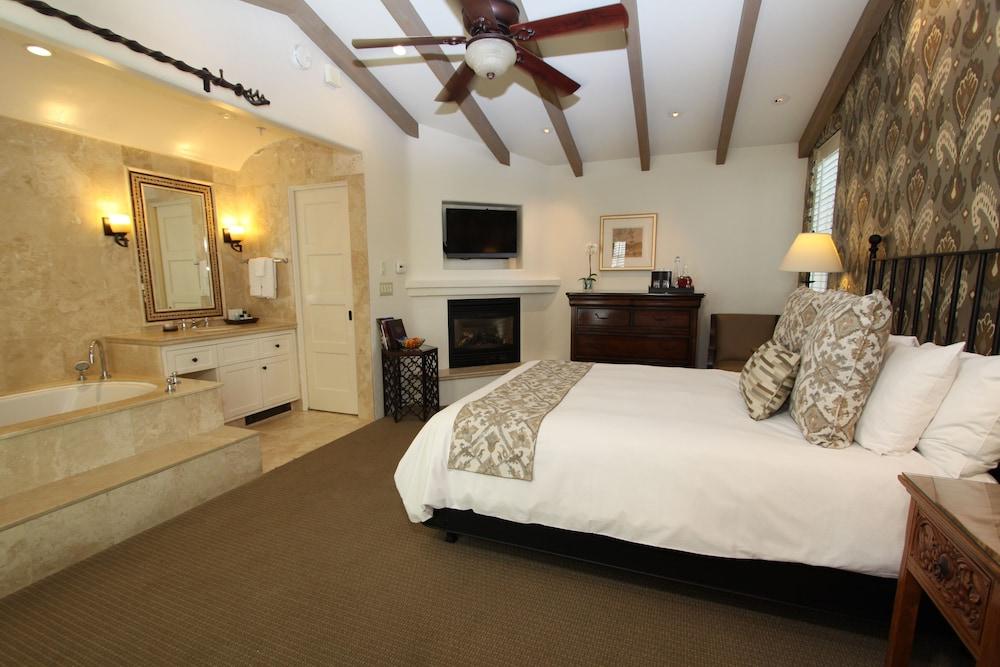Cypress Inn photo 22